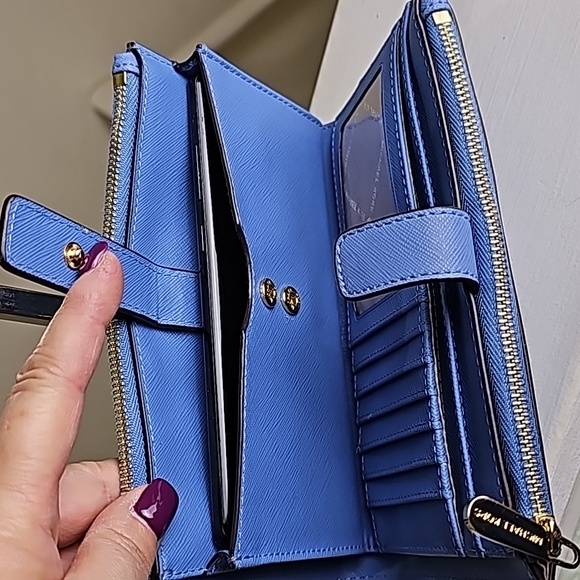 Michael Kors Periwinkle Saffiano Leather Double Zip Phone Wristlet/Wallet EUC - Picture 15 of 16